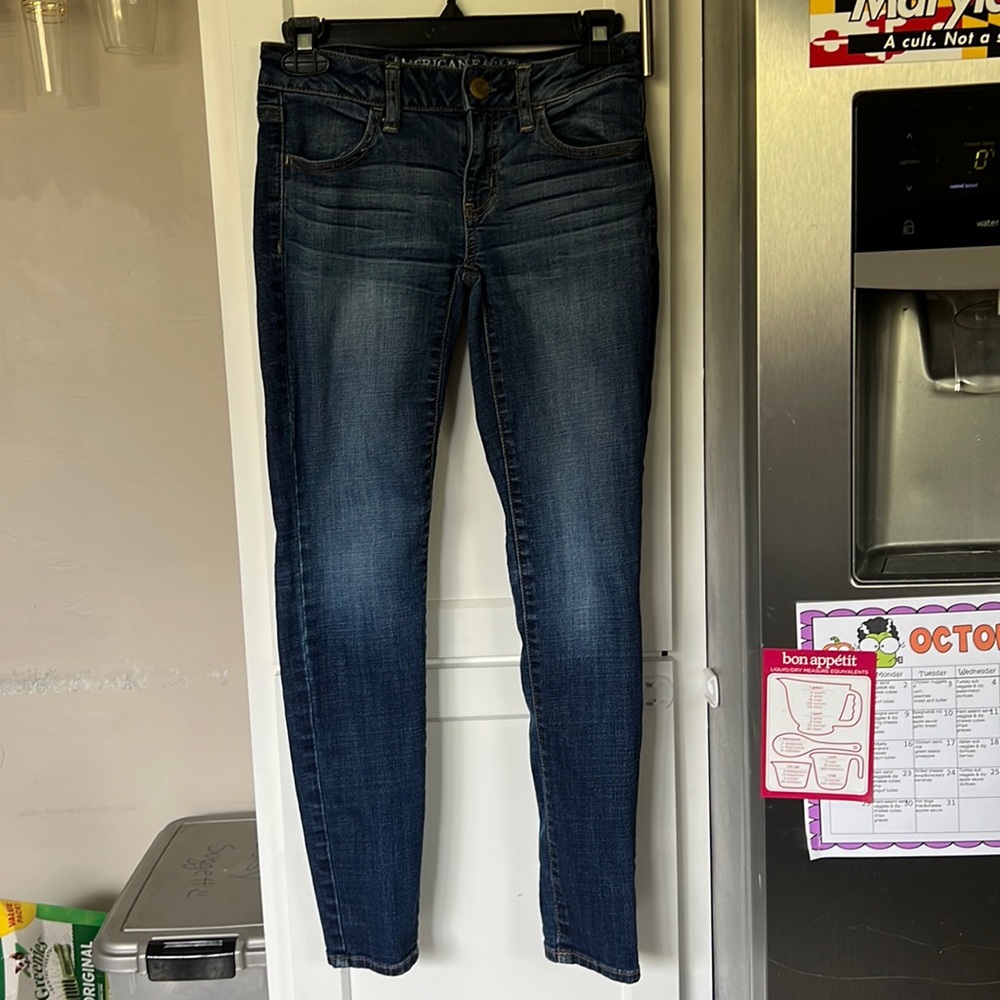 0 short American Eagle super stretch jeggings - low rise medo blue wash